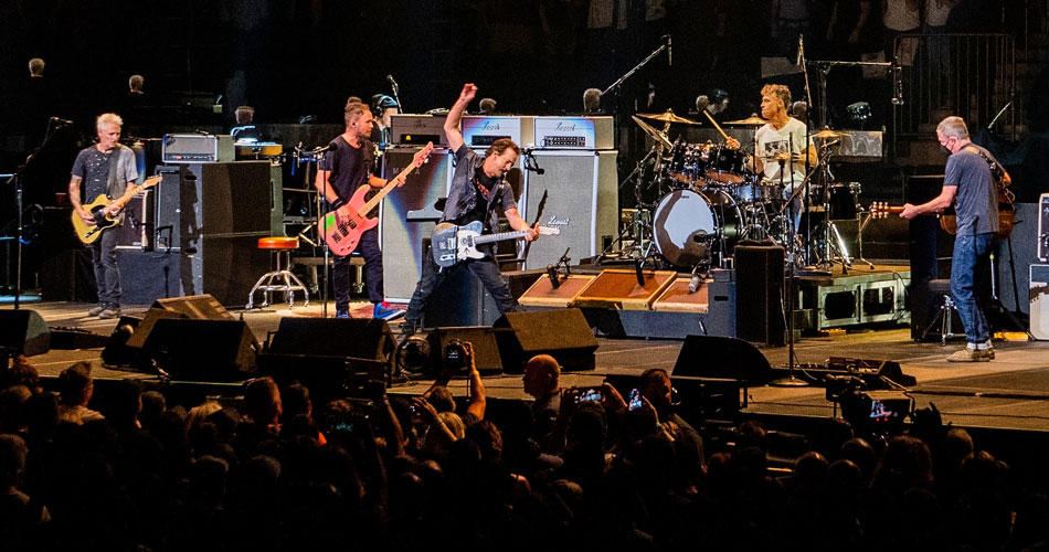 Pearl Jam deve fazer show no Brasil em 2024, revela jornalista Jovem